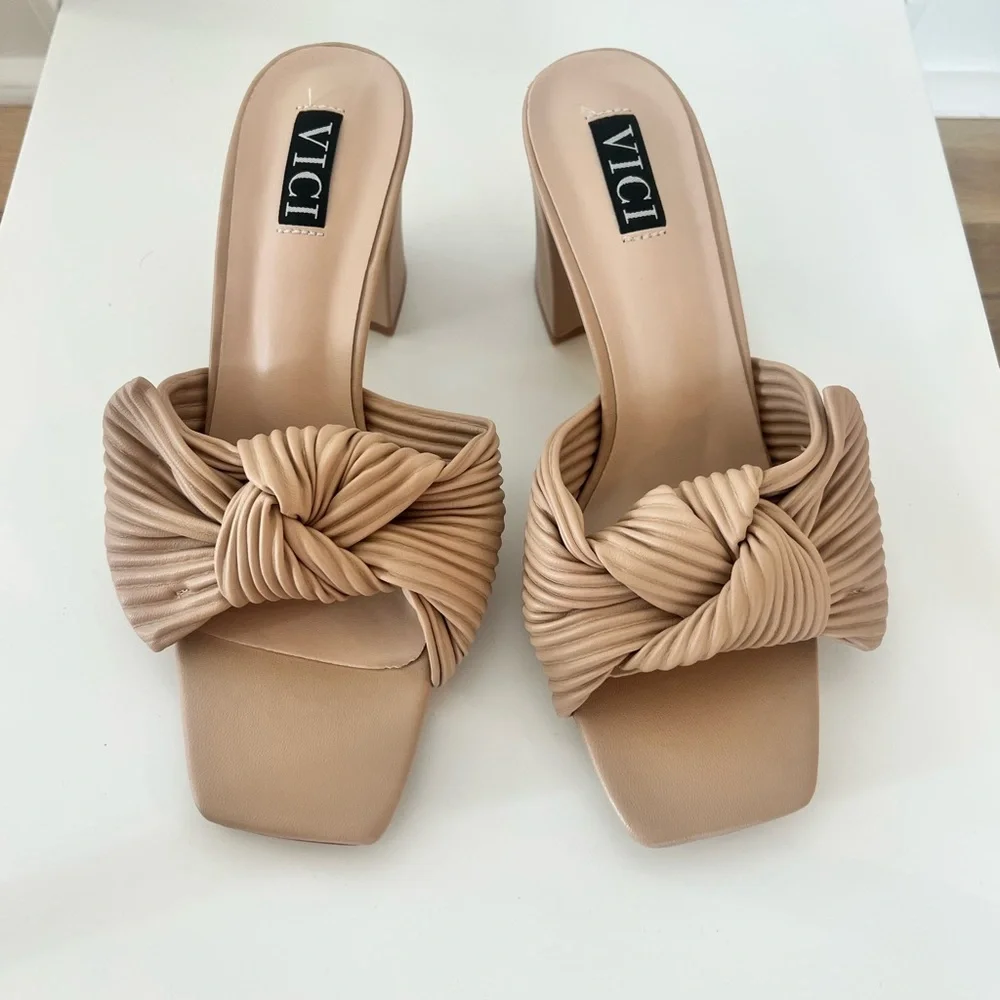Knotted Slip on Heel - Picture 1 of 5
